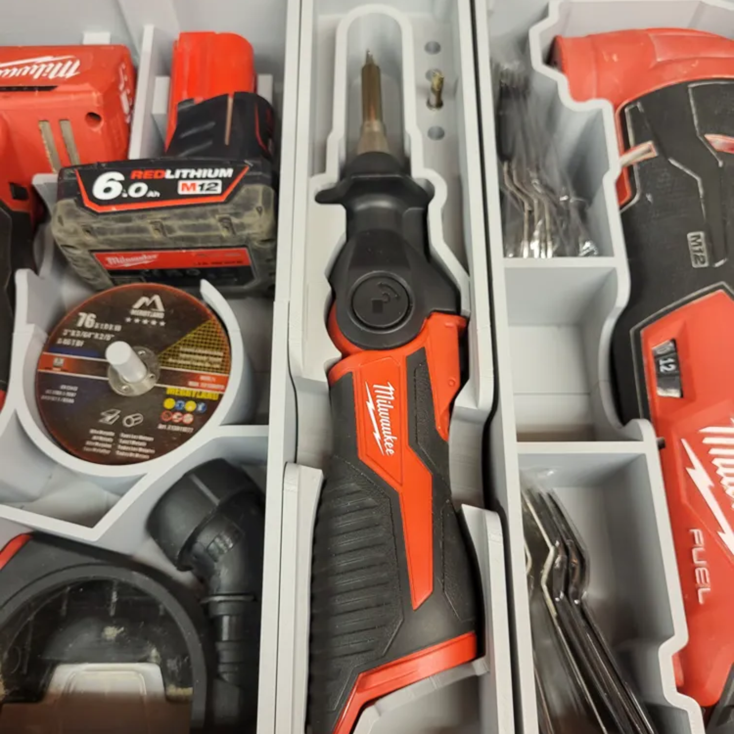 m12 loddebolt innlegg til Milwaukee PACKOUT™ Skuff